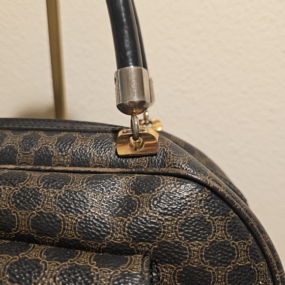 Celine Elegant Black and Brown Handbag - Picture 3 of 15